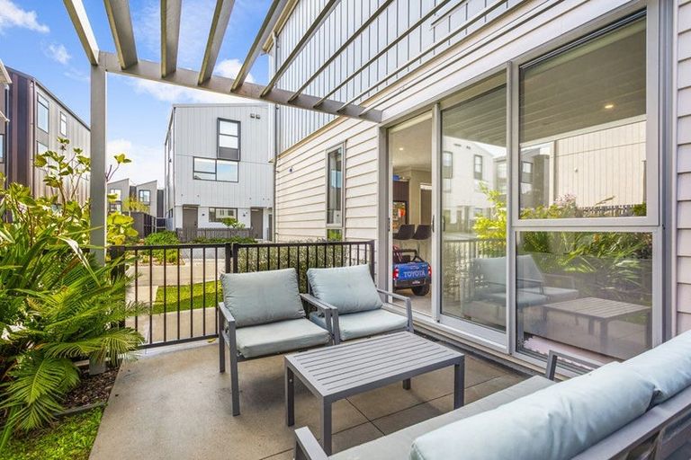 Photo of property in 11 Rangitamiro Place, Hobsonville, Auckland, 0616