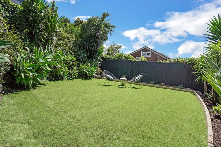 Photo of property in 2 Fairmount Road, Titirangi, Auckland, 0604
