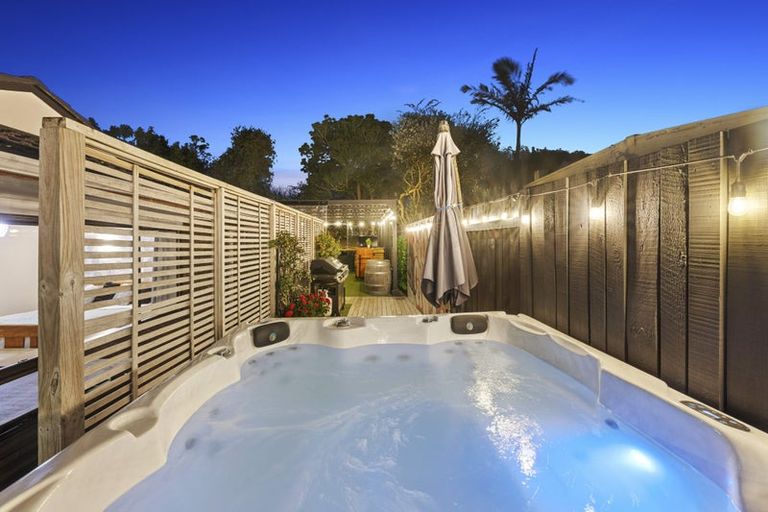 Photo of property in 13 Kurnell Drive, Botany Downs, Auckland, 2010