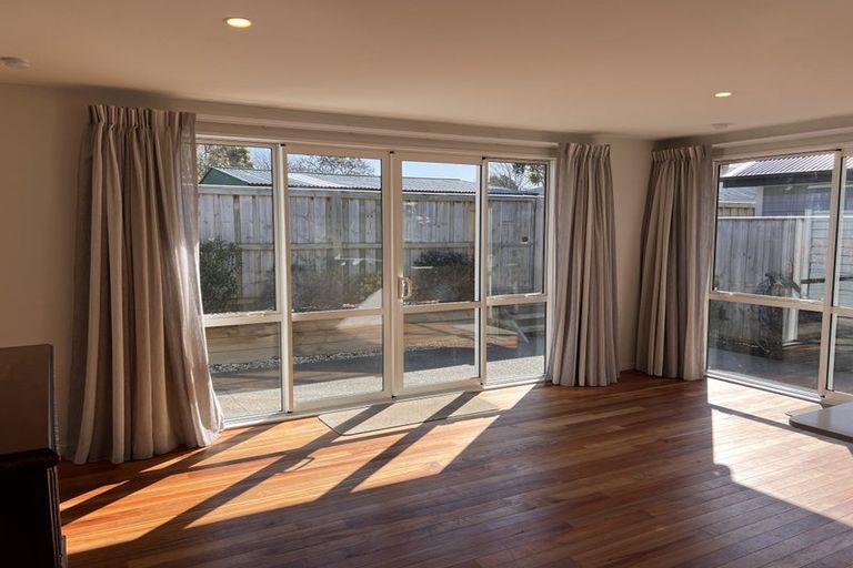 Photo of property in 18 Derrett Place, Saint Martins, Christchurch, 8022