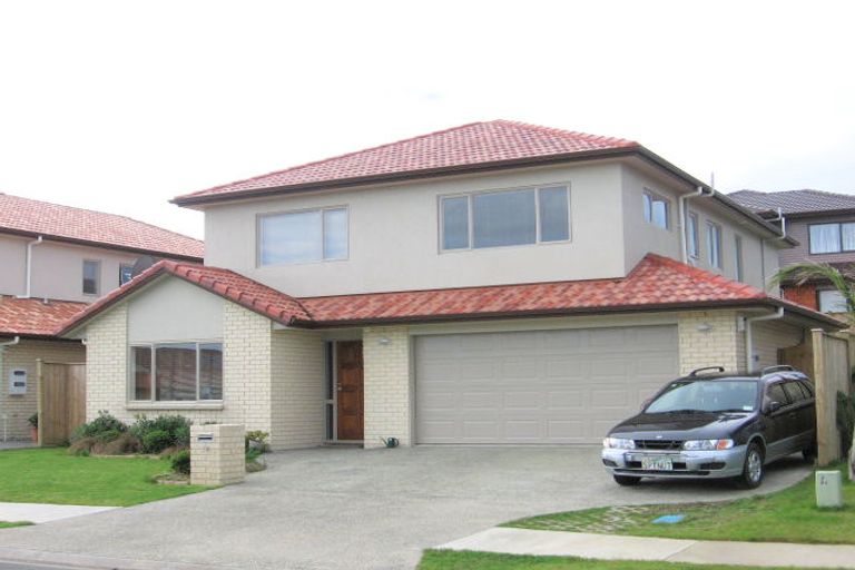 Photo of property in 10 Fernloche Place, Flat Bush, Auckland, 2016