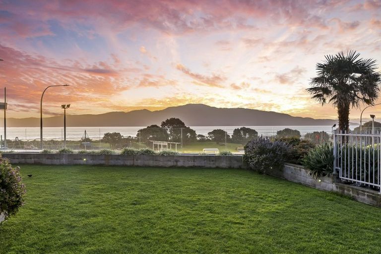 Photo of property in 4-u8 Seaview Road, Paraparaumu Beach, Paraparaumu, 5032