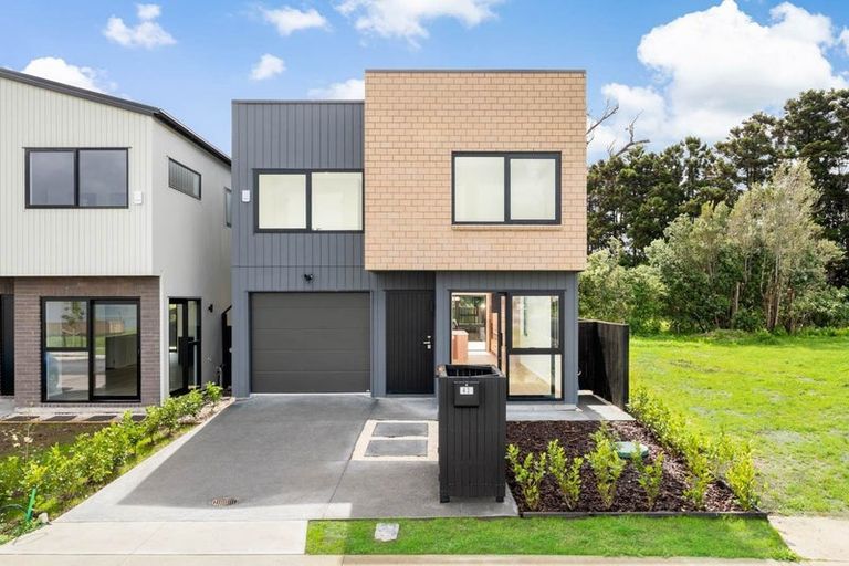 Photo of property in 43 Picnic Point Road, Hobsonville, Auckland, 0616