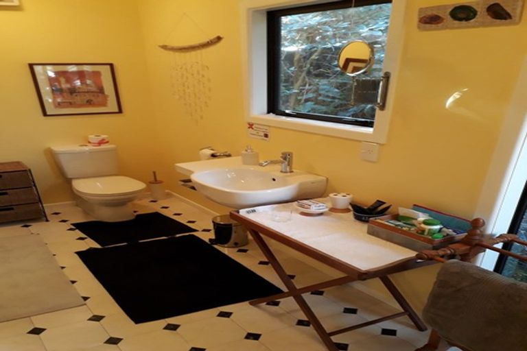 Photo of property in 666 South Titirangi Road, Titirangi, Auckland, 0604