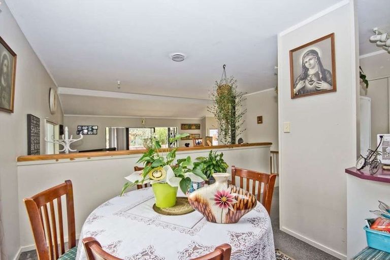 Photo of property in 10 Lacebark Court, Titirangi, Auckland, 0604