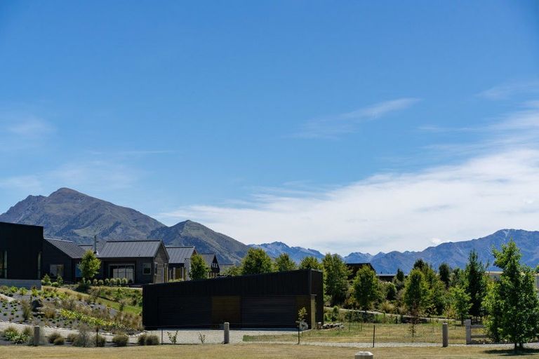 Photo of property in 4 Mount Linton Avenue, Wanaka, 9305