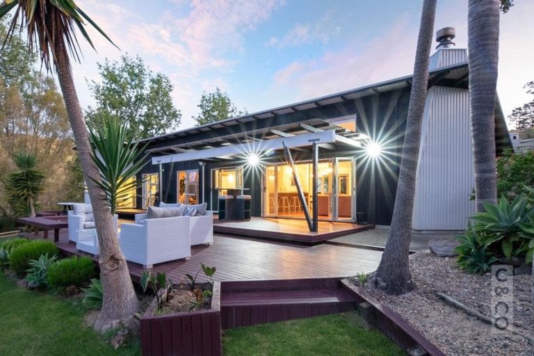 Photo of property in 8 Pineview Lane, Helensville, 0875