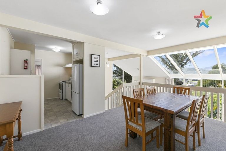 Photo of property in 27 Rakeiora Grove, Korokoro, Lower Hutt, 5012