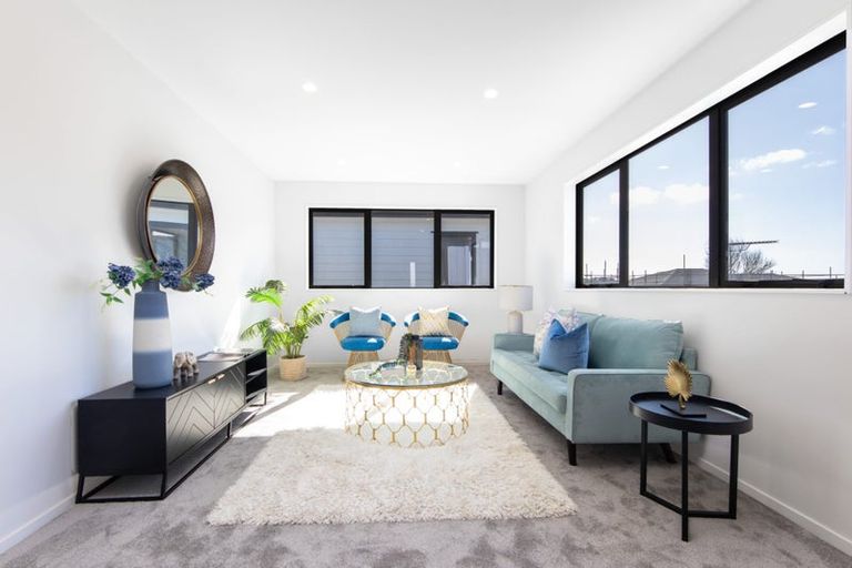 Photo of property in 3b Pendlebury Street, Green Bay, Auckland, 0604