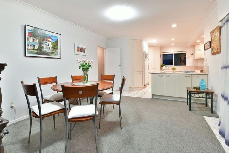 Photo of property in 7 Girrahween Drive, Totara Vale, Auckland, 0629