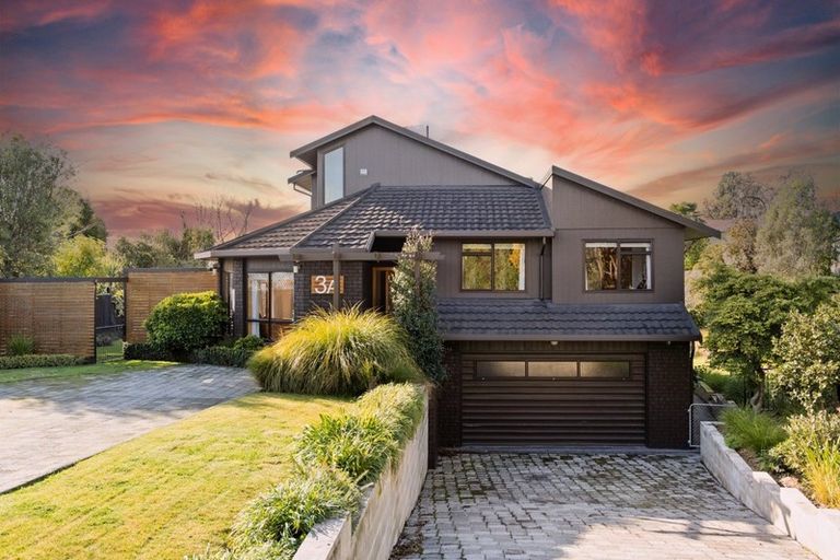 Photo of property in 3a Tauroa Road, Havelock North, 4130