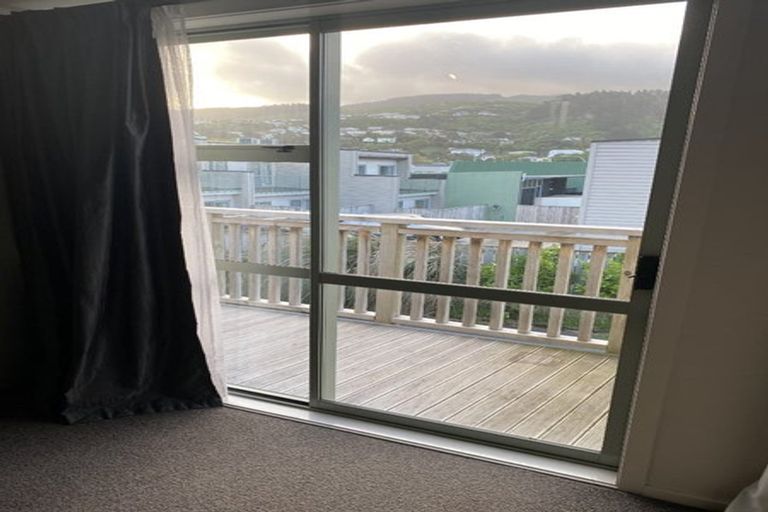Photo of property in 21f7 Collins Avenue, Tawa, Wellington, 5028