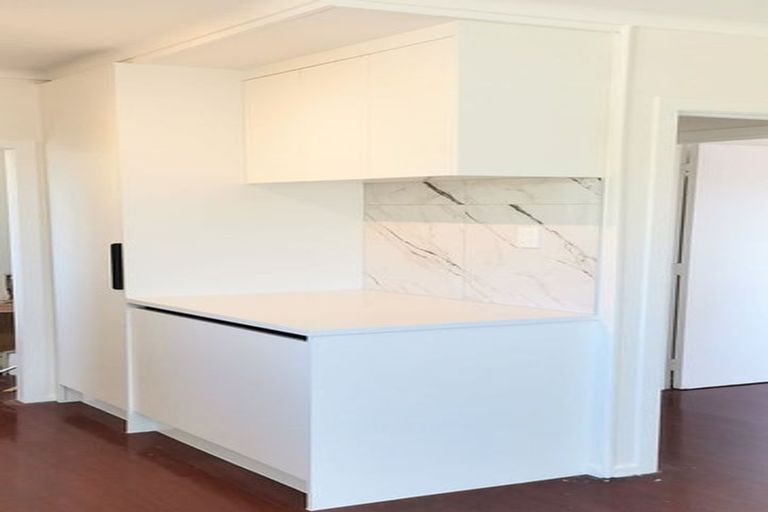 Photo of property in 2/15 Merton Avenue, Glenfield, Auckland, 0627