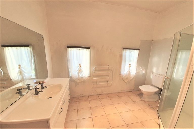 Photo of property in 1 Glen Norman Avenue, Henderson, Auckland, 0610