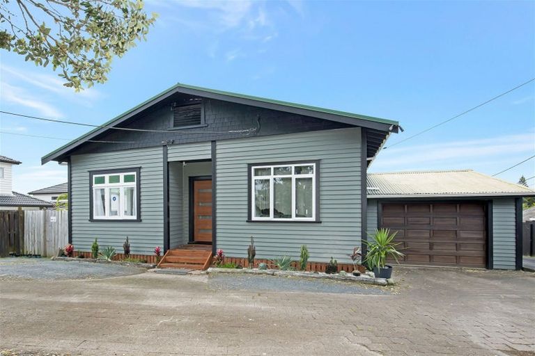 Photo of property in 275 Great North Road, Henderson, Auckland, 0612