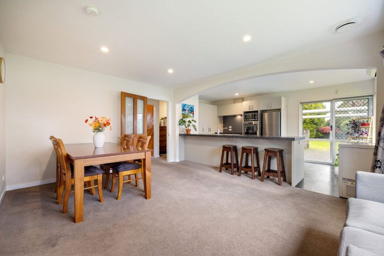 Photo of property in 37 Woodbury Street, Avonhead, Christchurch, 8042