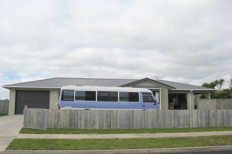 Photo of property in 16 Marlin Street, Whitianga, 3510