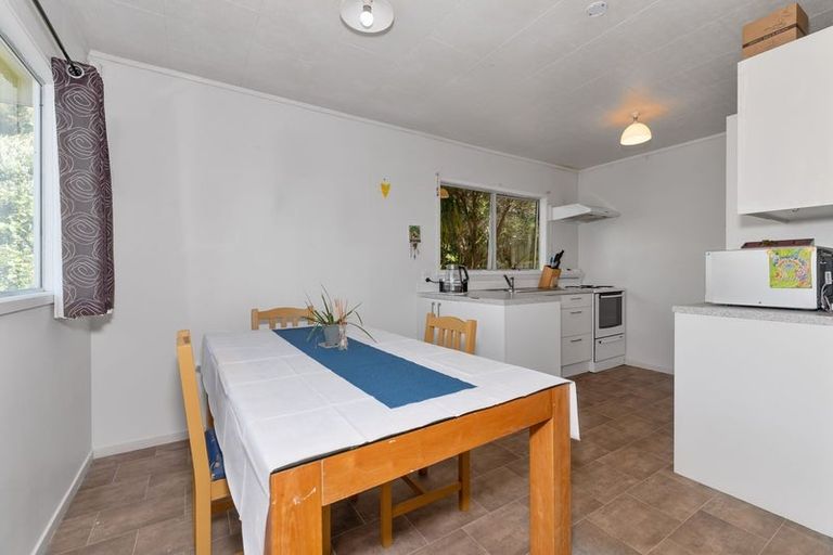 Photo of property in 5 Edgware Road, West Harbour, Auckland, 0618