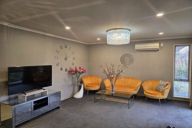 Photo of property in 219b Main North Road, Redwood, Christchurch, 8051