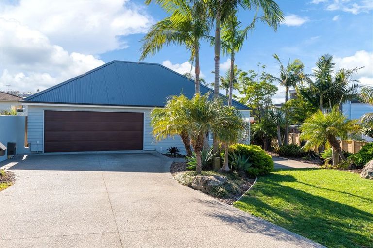 Photo of property in 16 Sea View Terrace, Cockle Bay, Auckland, 2014