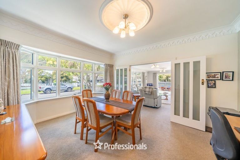 Photo of property in 32 Birdwood Road, Waterloo, Lower Hutt, 5011