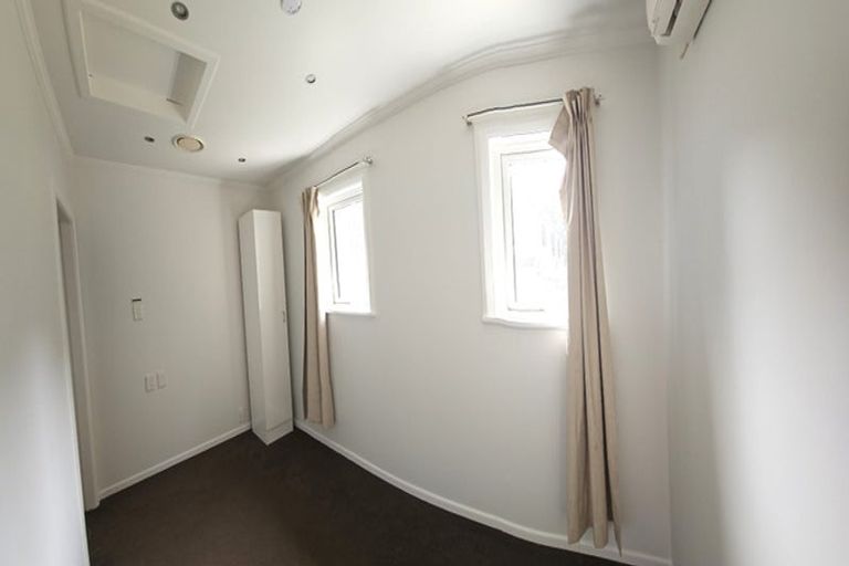 Photo of property in 43 Lyndfield Lane, Newlands, Wellington, 6037