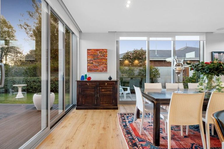 Photo of property in 10 Garreg Road, Fendalton, Christchurch, 8052