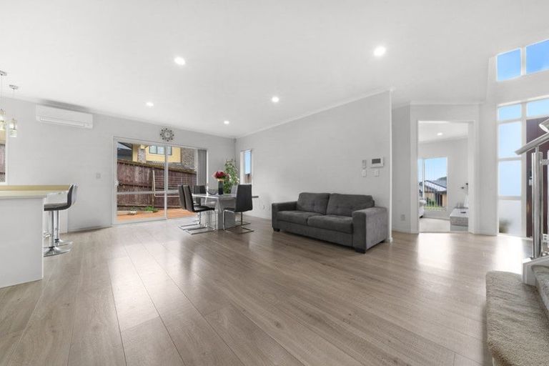Photo of property in 51 Mt Lebanon Crescent, The Gardens, Auckland, 2105