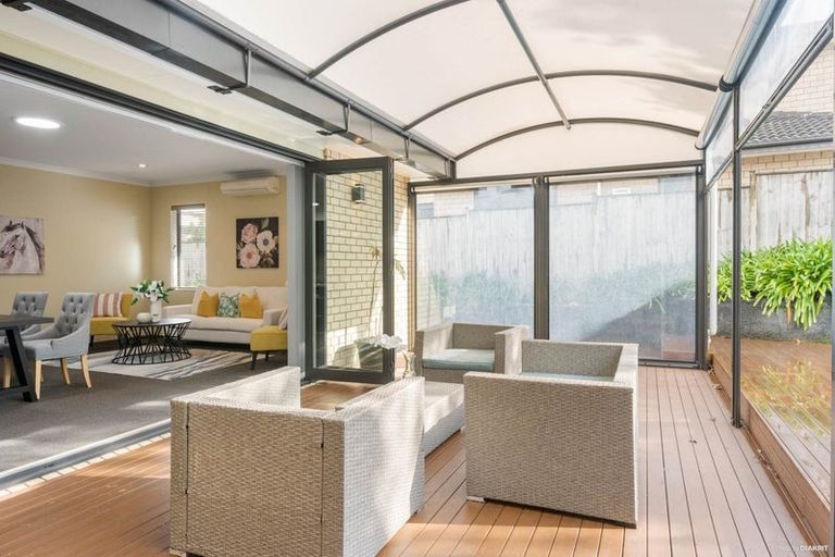 Photo of property in 17 Ohau Court, Fairview Heights, Auckland, 0632