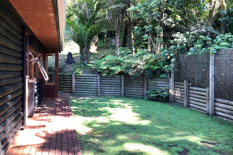 Photo of property in 24 Mahoe Road, Titirangi, Auckland, 0604
