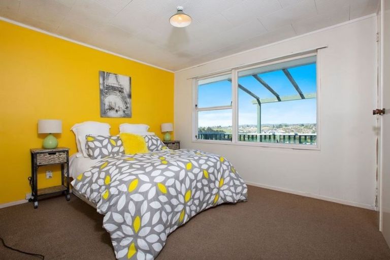Photo of property in 17 Magdalen Place, West Harbour, Auckland, 0618
