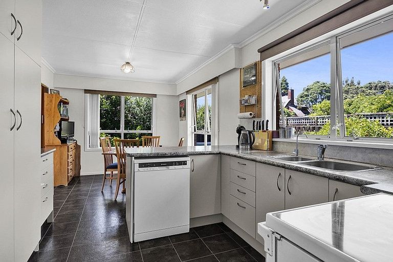 Photo of property in 39 Awanui Street, Merrilands, New Plymouth, 4312