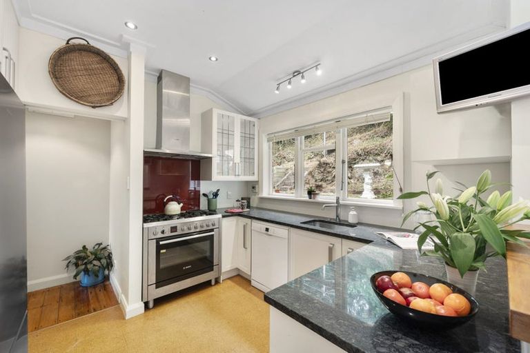 Photo of property in 17 Torwood Road, Khandallah, Wellington, 6035