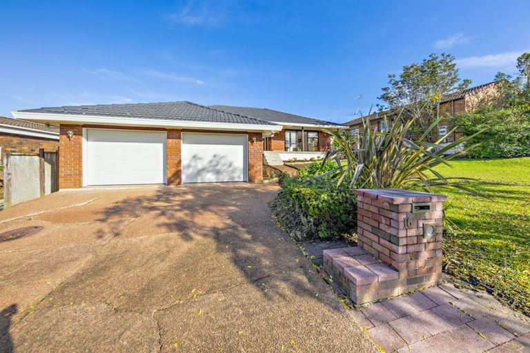 Photo of property in 16 Voltaire Court, Botany Downs, Auckland, 2010