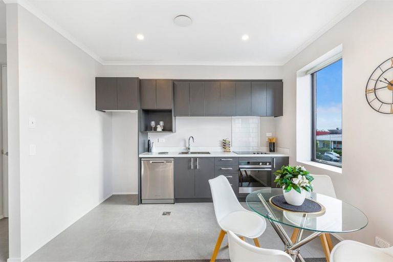 Photo of property in 5/17 Uku Lane, Hobsonville, Auckland, 0616