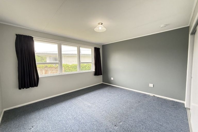 Photo of property in 13 Jane Grove, Paparangi, Wellington, 6037