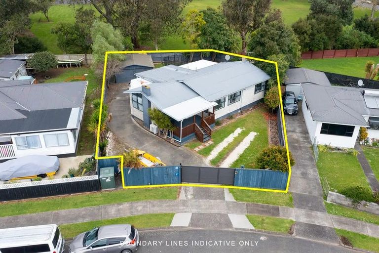Photo of property in 13 Romney Place, Manurewa, Auckland, 2102