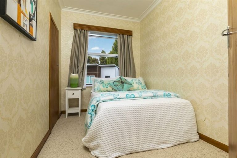 Photo of property in 77 Colwill Road, Massey, Auckland, 0614
