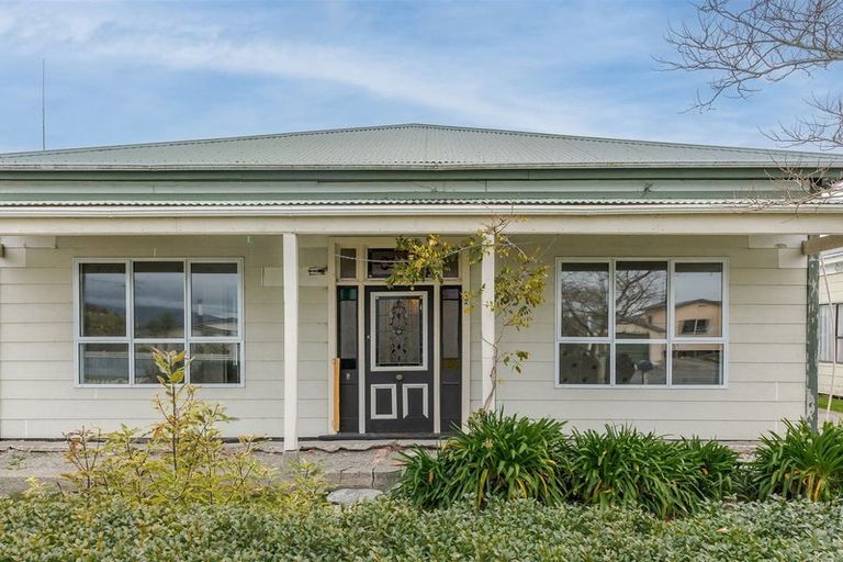 Photo of property in 32 Peel Street, Westport, 7825