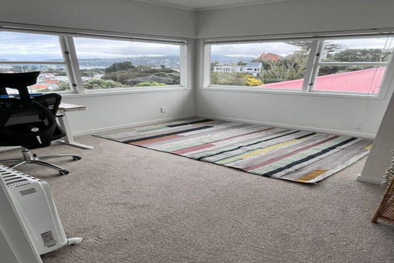 Photo of property in 36 Tio Tio Road, Miramar, Wellington, 6022
