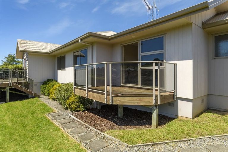 Photo of property in 136 Waterside Drive, Pyes Pa, Tauranga, 3112