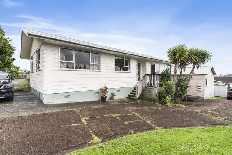 Photo of property in 17 Roick Parade, Glen Eden, Auckland, 0602