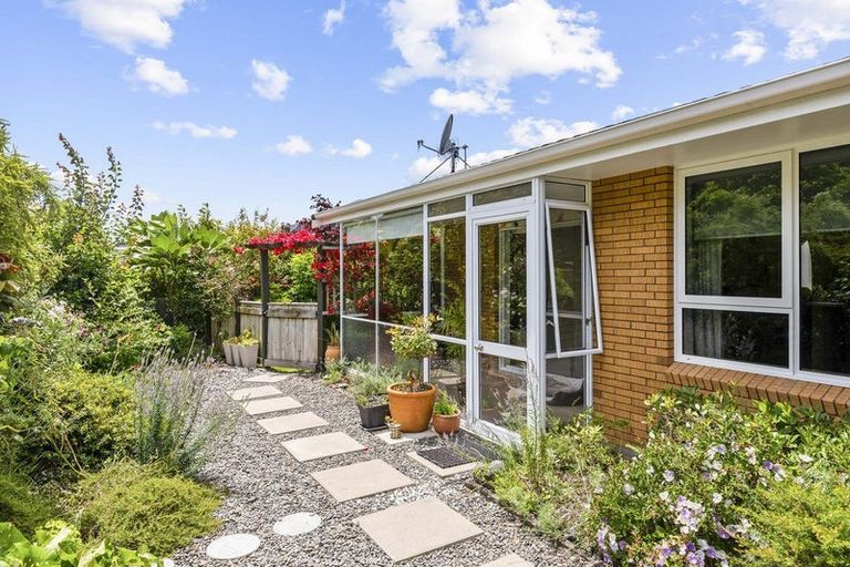 Photo of property in 2 Rewarewa Crescent, Waikanae, 5036