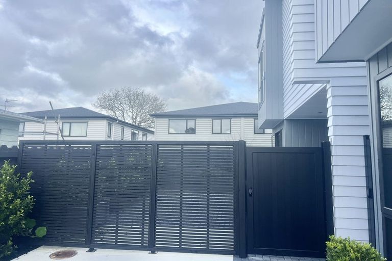 Photo of property in 7/31 Hill Crescent, New Lynn, Auckland, 0600