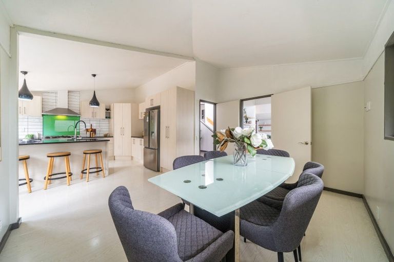 Photo of property in 6 The Track, Plimmerton, Porirua, 5026