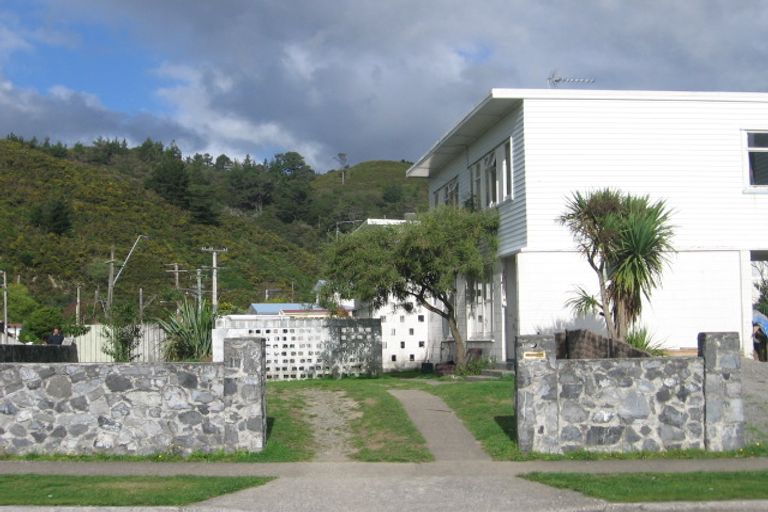 Photo of property in 1402 High Street, Taita, Lower Hutt, 5011