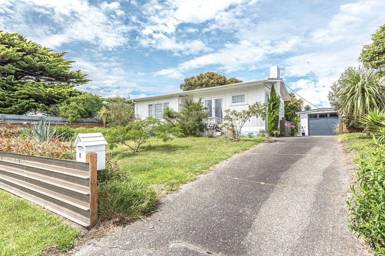 Photo of property in 9 Lee Street, Castlecliff, Whanganui, 4501
