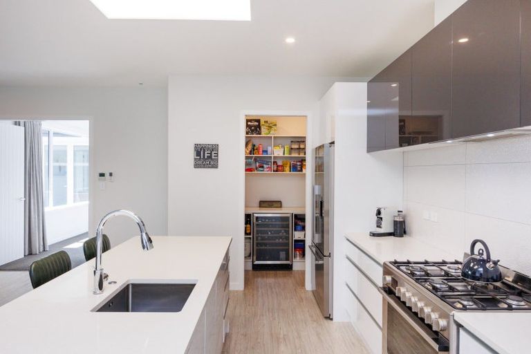 Photo of property in 33 Hartwell Drive, Kelvin Grove, Palmerston North, 4470