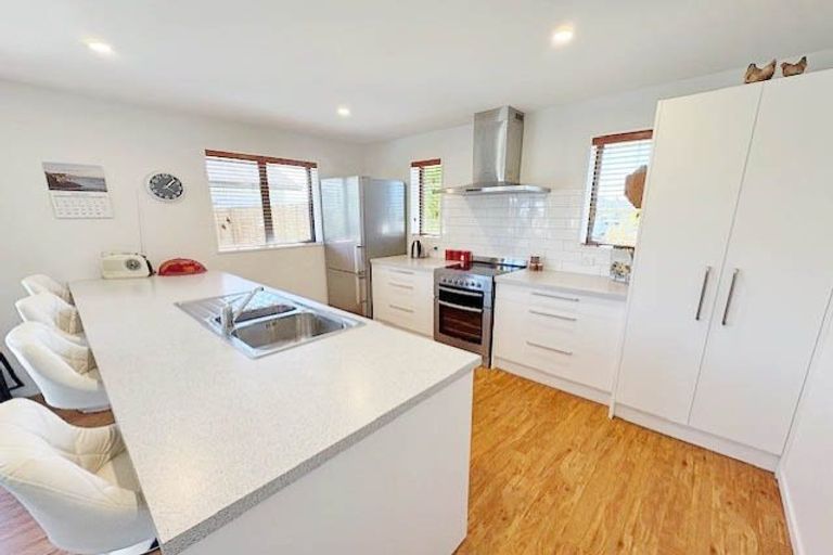 Photo of property in 6 Denton Street, Amberley, 7410