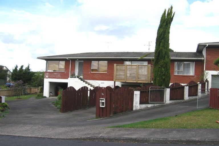 Photo of property in 1/3 Forsythe Place, Massey, Auckland, 0614